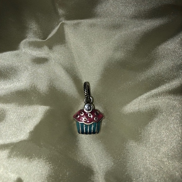 Cupcake Charm Brighton - Picture 2 of 3